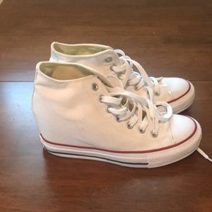 Converse chuck Taylor’s with wedge! Sz 7.5